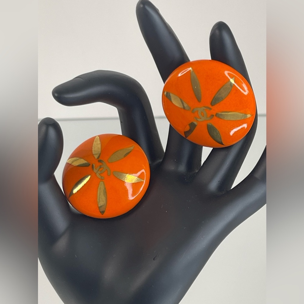 CHANEL Paris CC 1997 Gold Plated Orange Ceramic Earrings - Picture 10 of 10